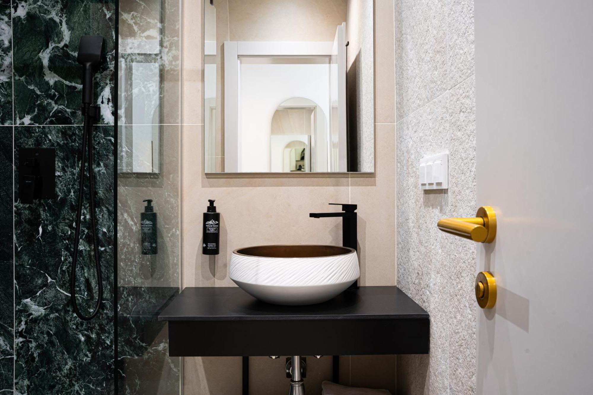 Lala Hotell Bosanska Krupa Exteriör bild