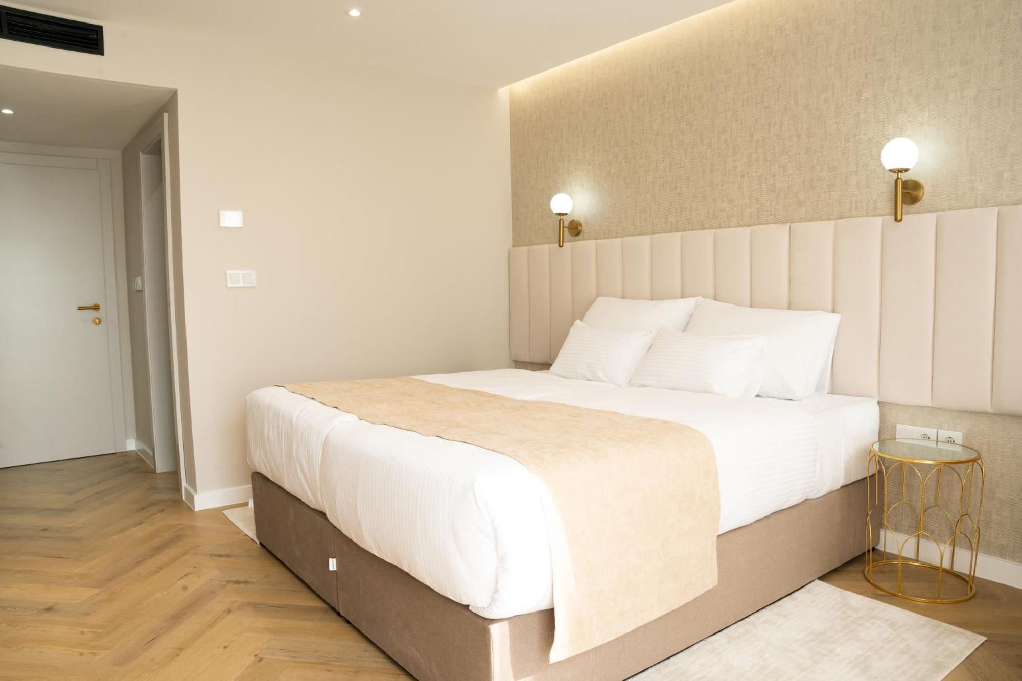 Lala Hotell Bosanska Krupa Exteriör bild